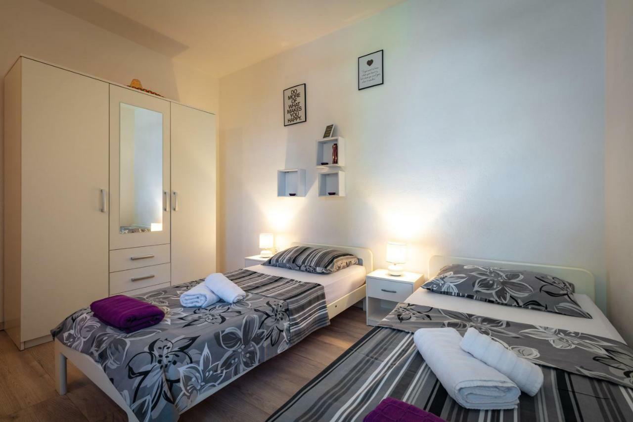 Holiday Home Barbara Trogir Zewnętrze zdjęcie